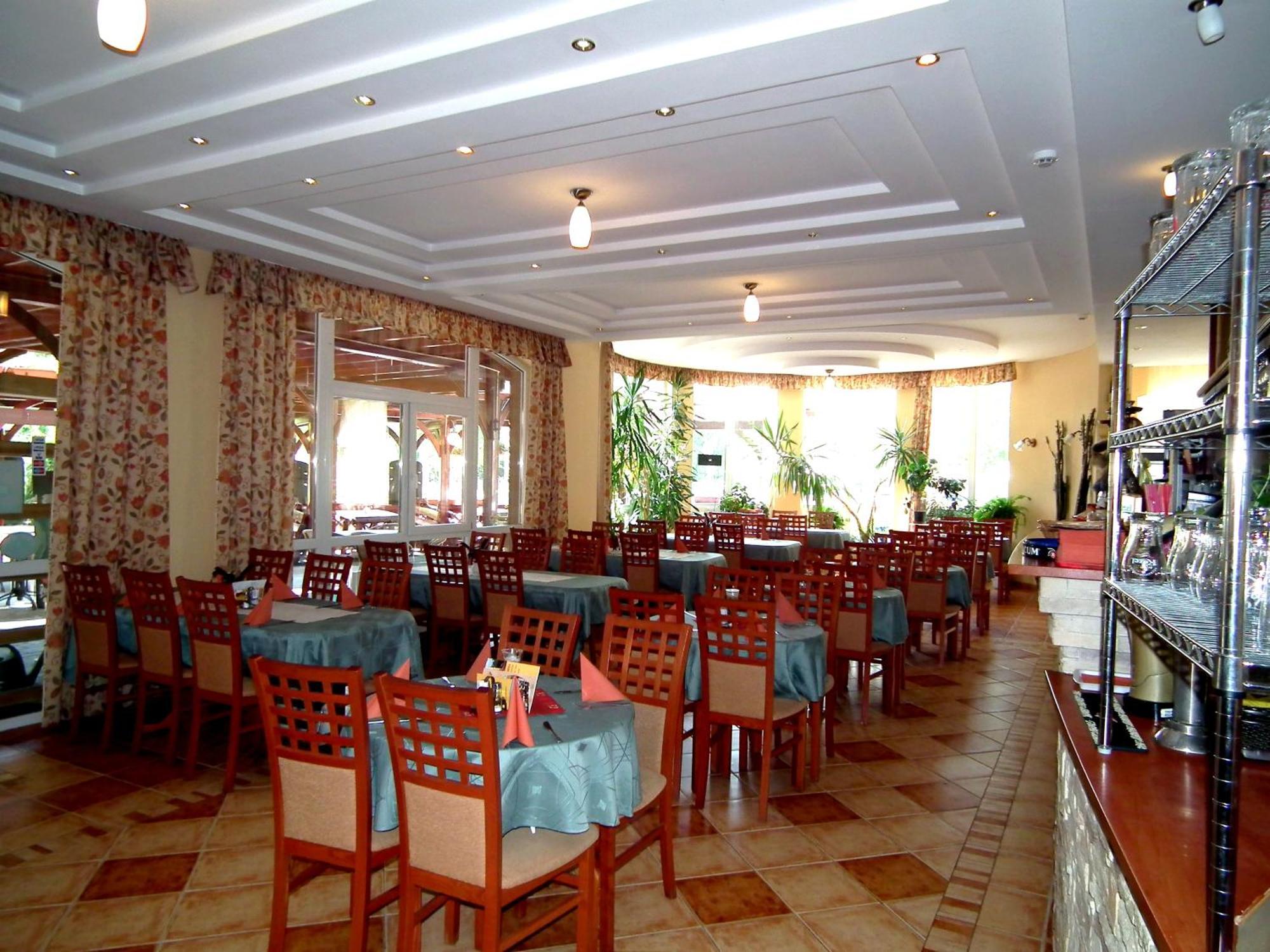 Hotel Jarja Hajdúszoboszló Buitenkant foto