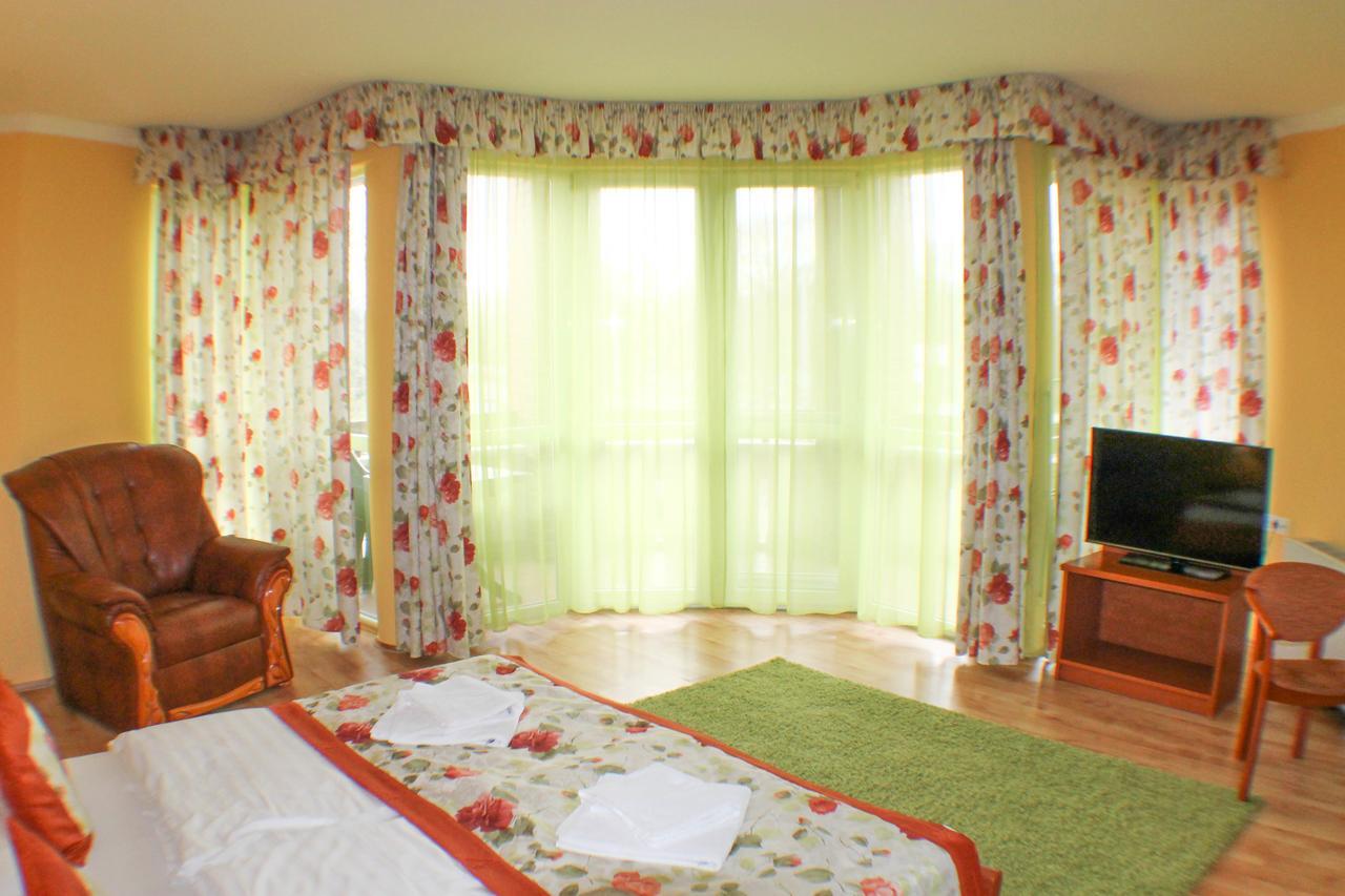 Hotel Jarja Hajdúszoboszló Buitenkant foto