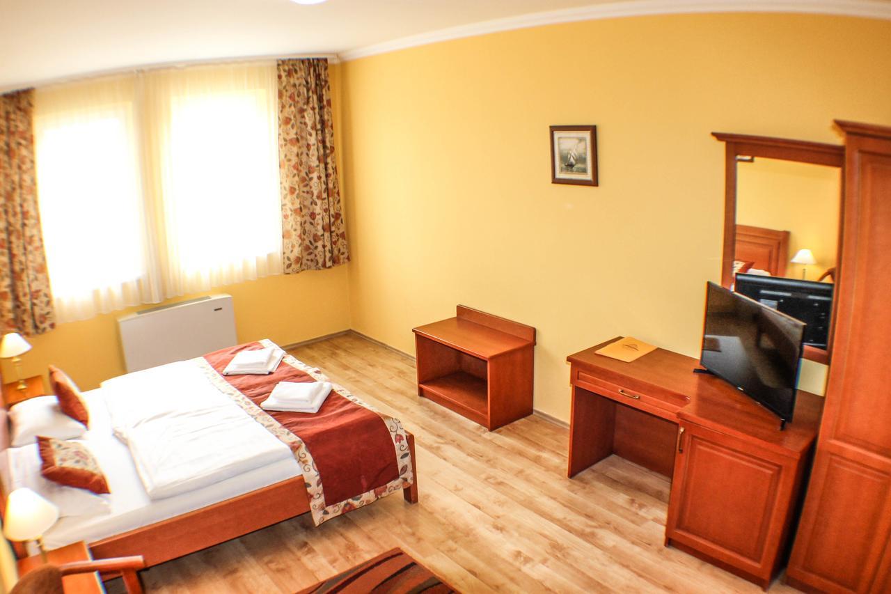 Hotel Jarja Hajdúszoboszló Buitenkant foto