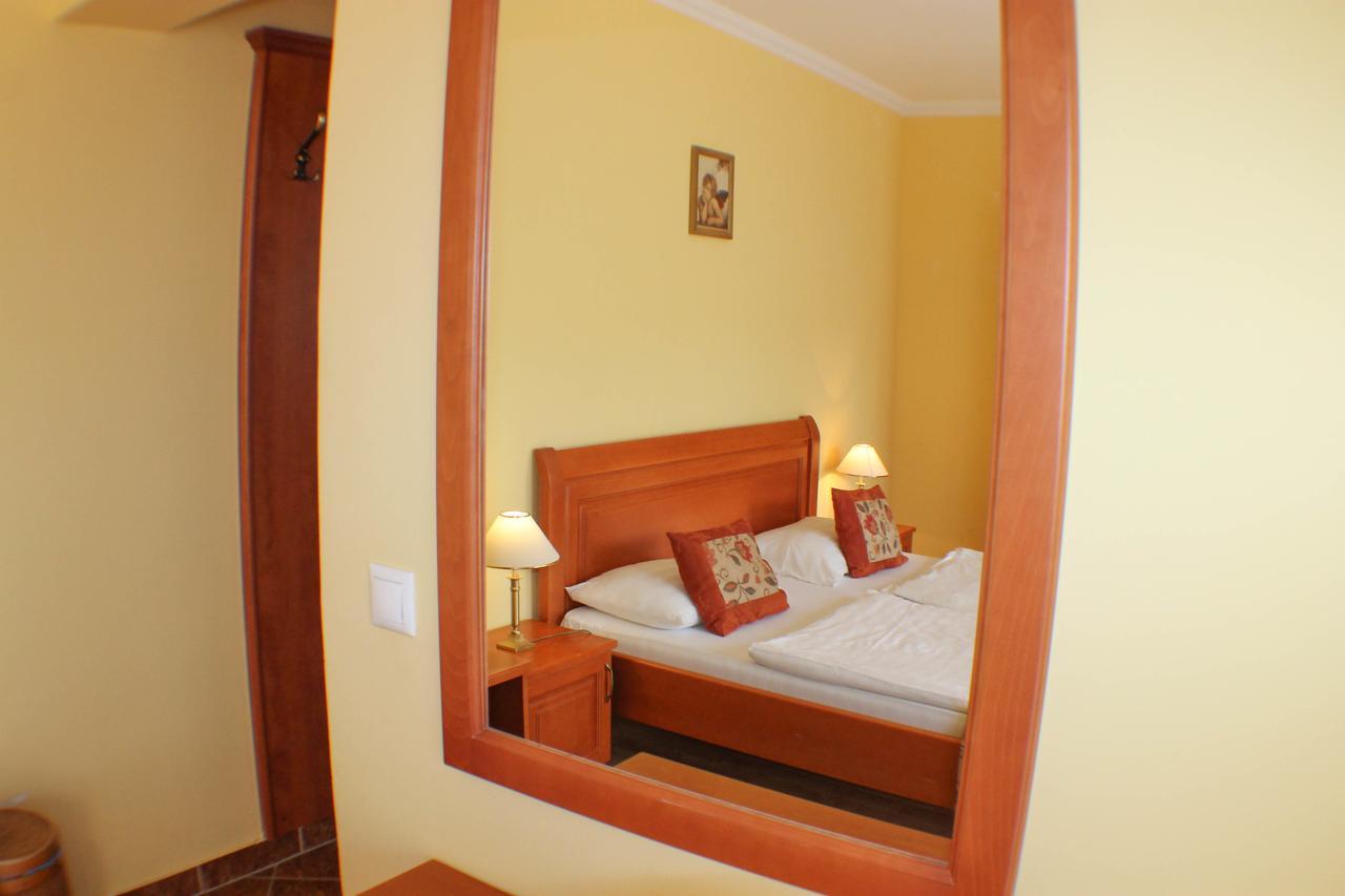 Hotel Jarja Hajdúszoboszló Buitenkant foto
