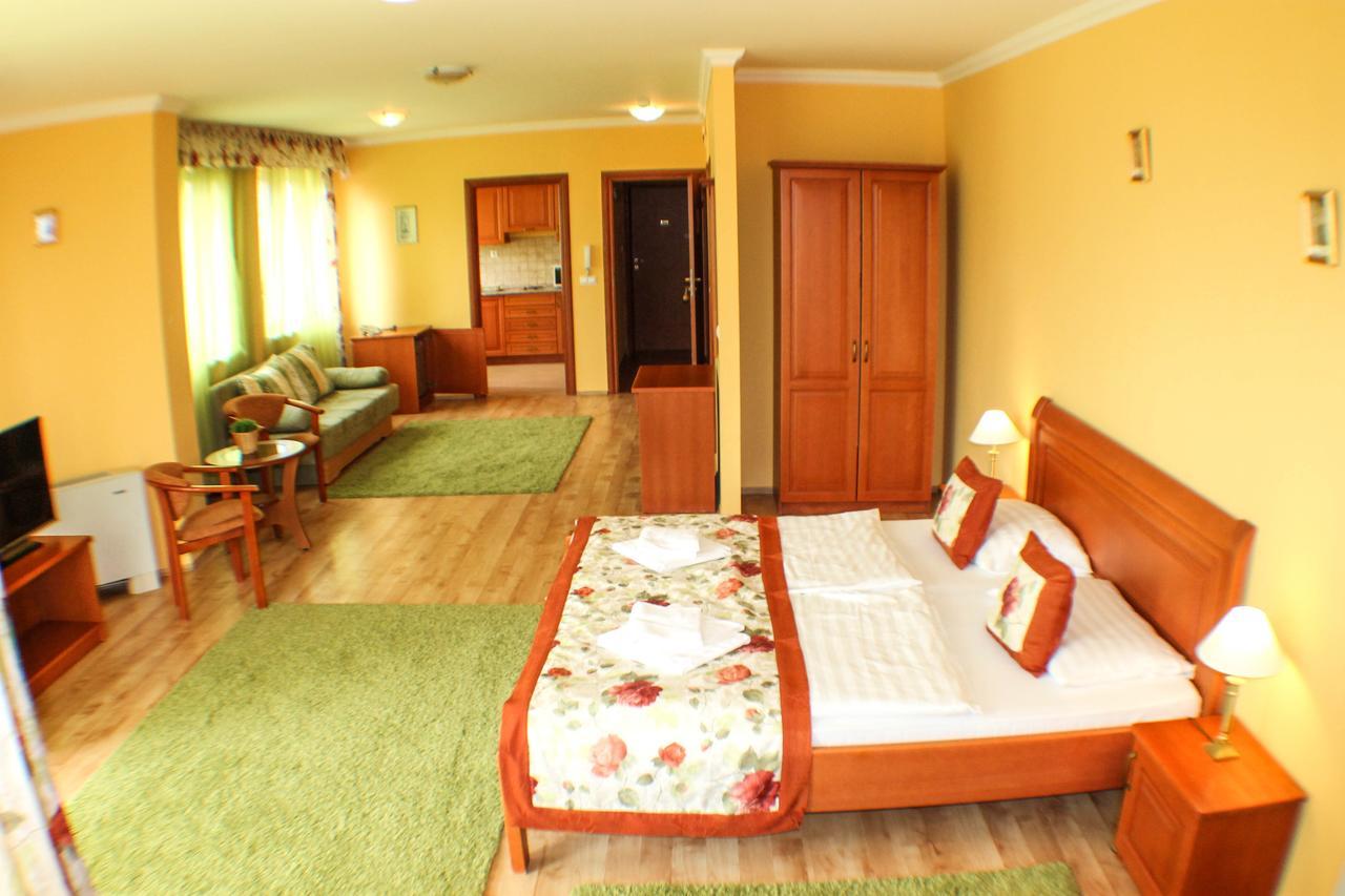 Hotel Jarja Hajdúszoboszló Buitenkant foto