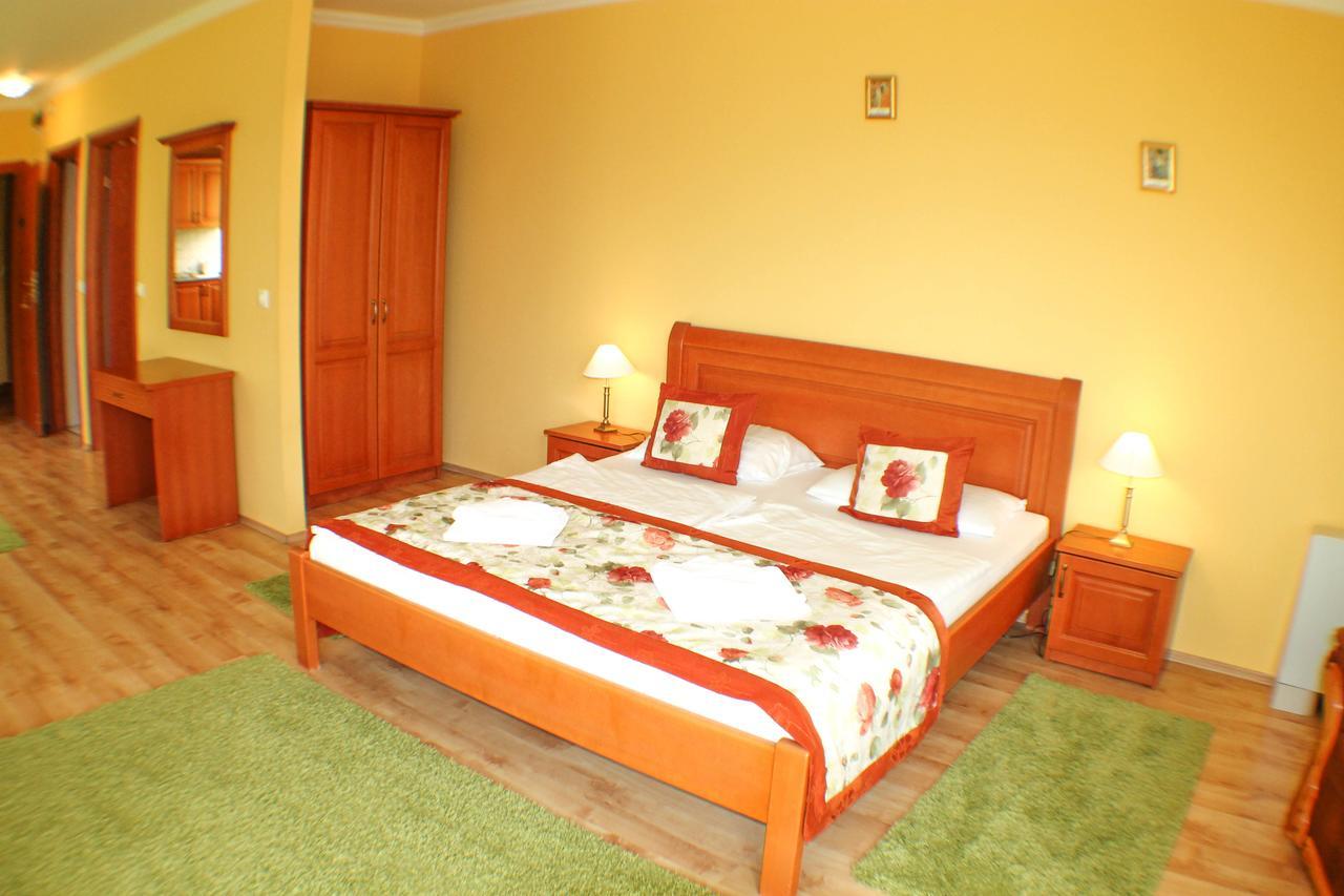 Hotel Jarja Hajdúszoboszló Buitenkant foto