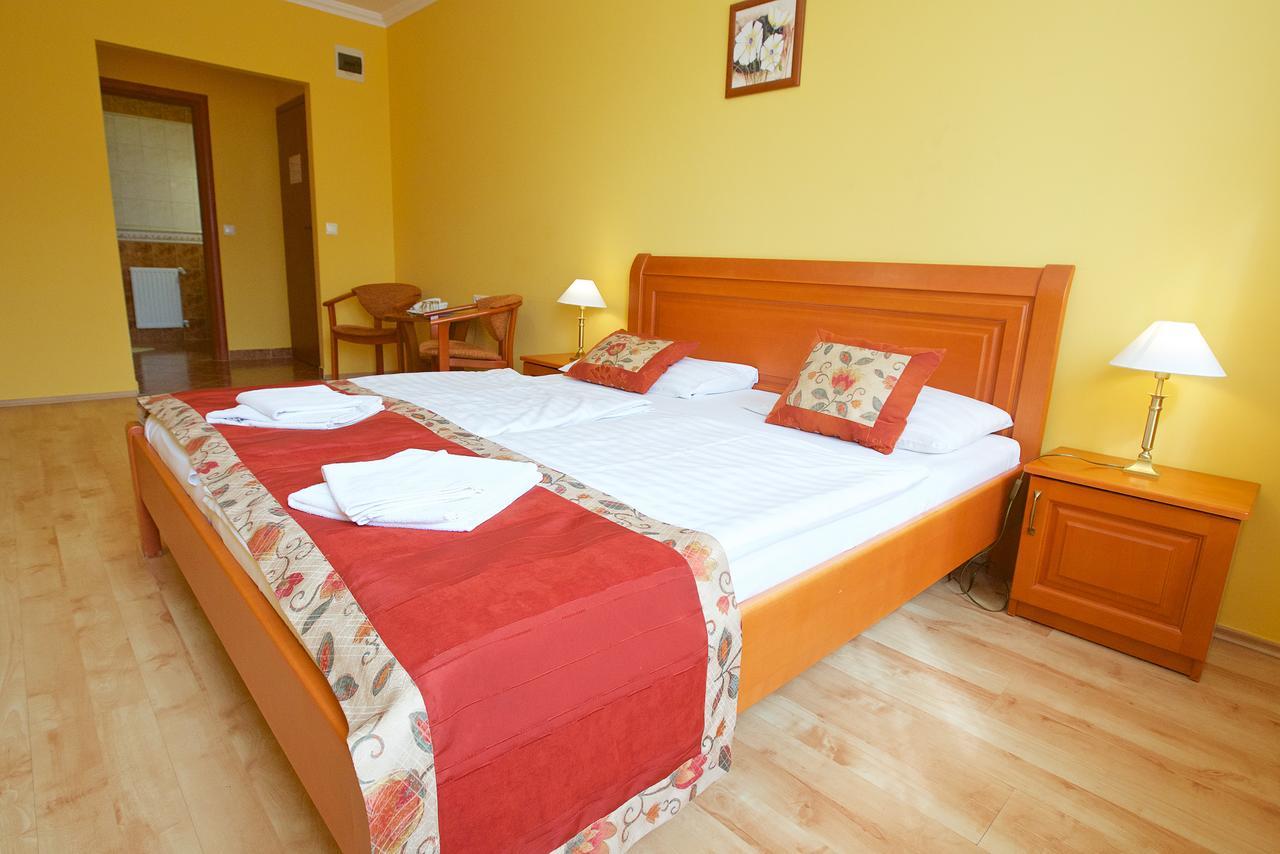 Hotel Jarja Hajdúszoboszló Buitenkant foto