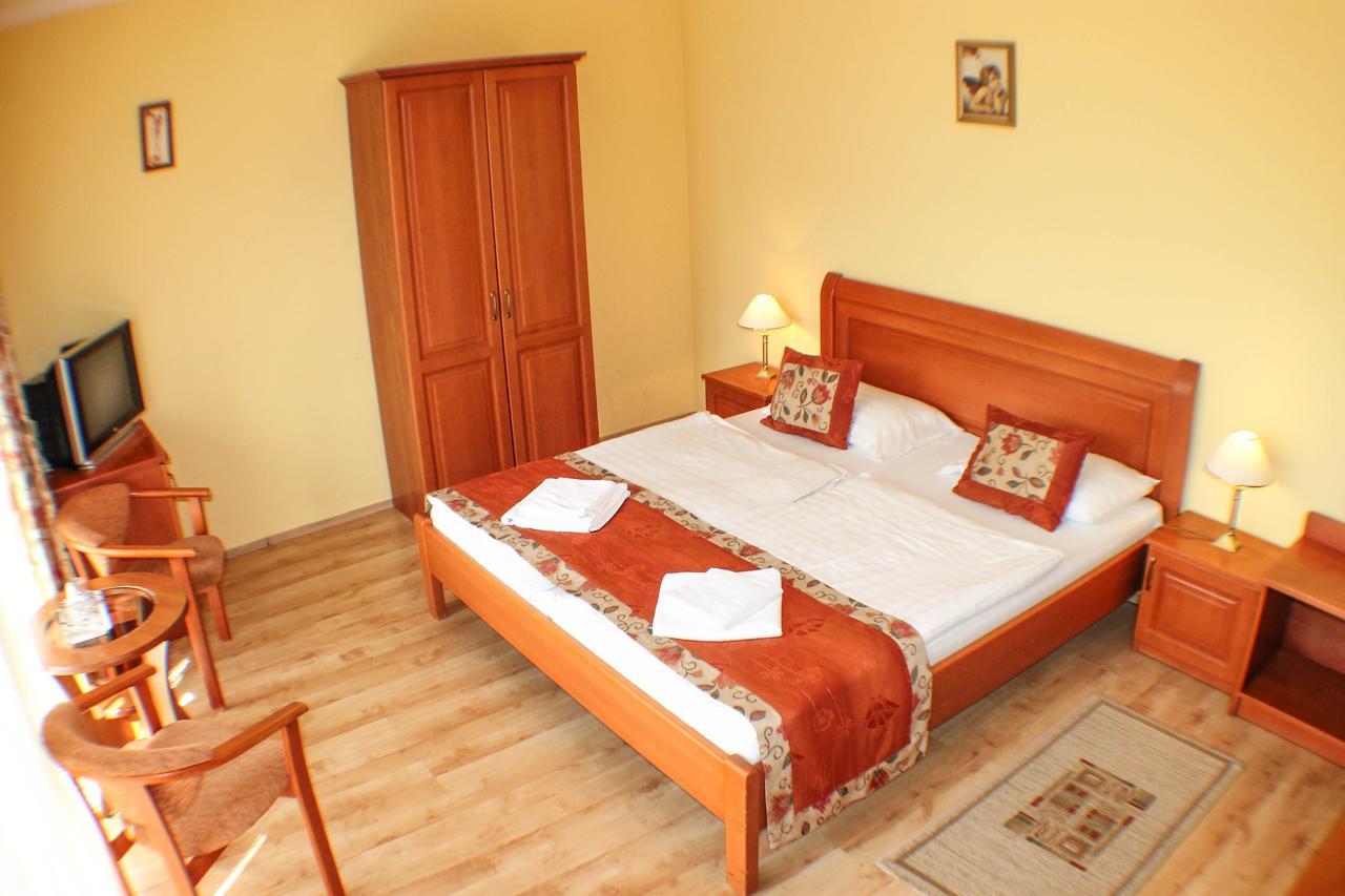 Hotel Jarja Hajdúszoboszló Buitenkant foto