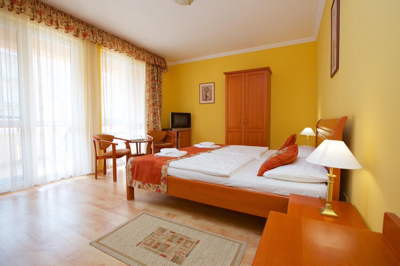 Hotel Jarja Hajdúszoboszló Buitenkant foto