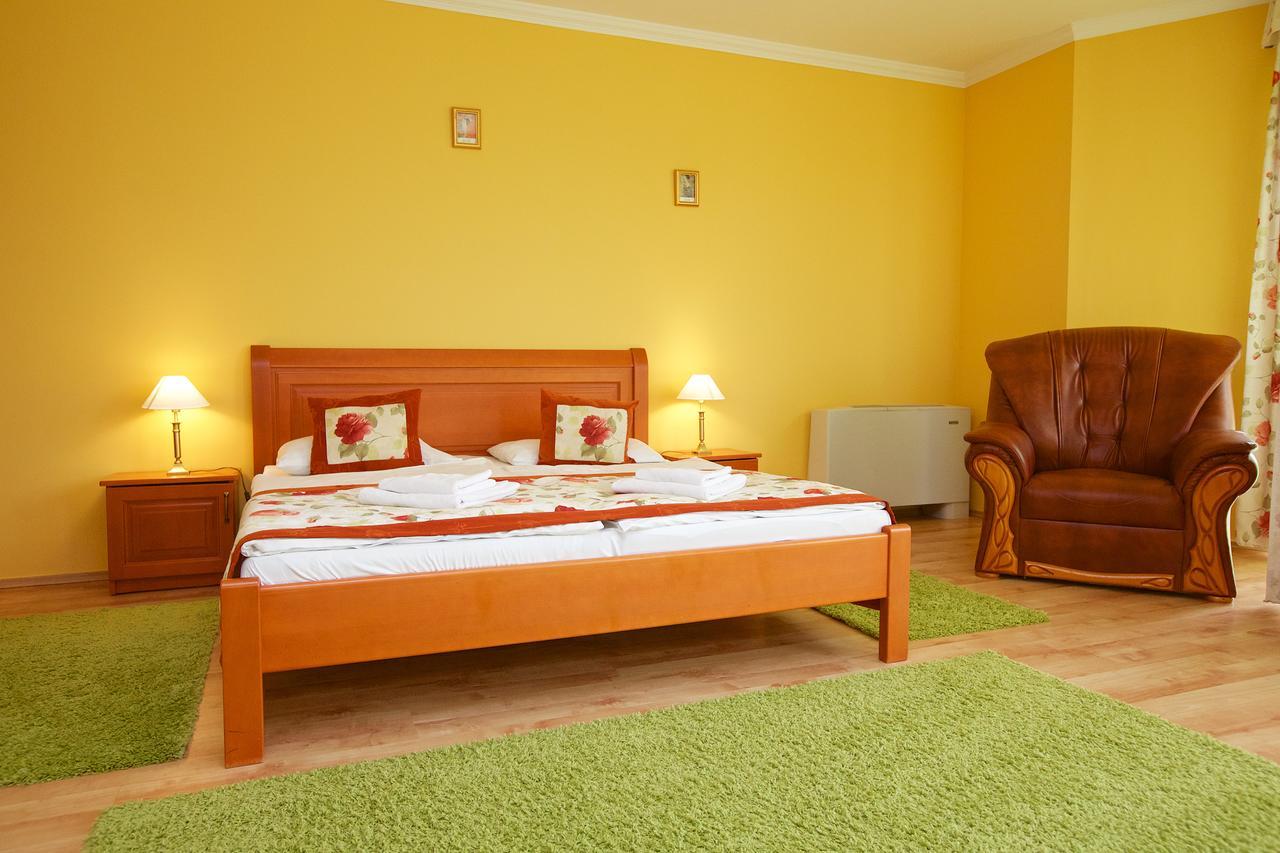 Hotel Jarja Hajdúszoboszló Buitenkant foto