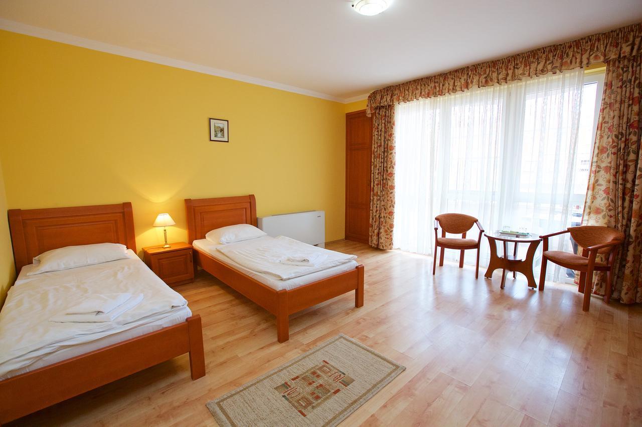 Hotel Jarja Hajdúszoboszló Buitenkant foto