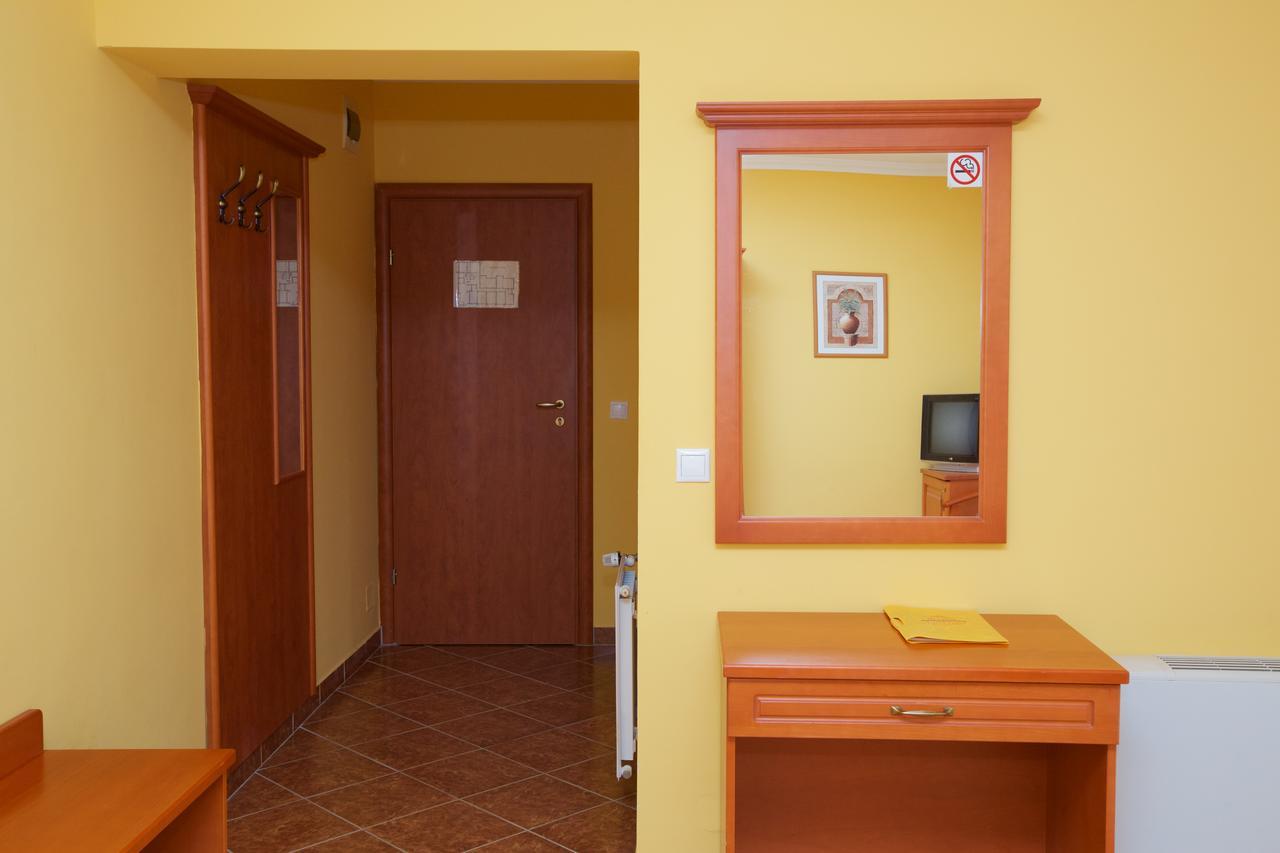 Hotel Jarja Hajdúszoboszló Buitenkant foto