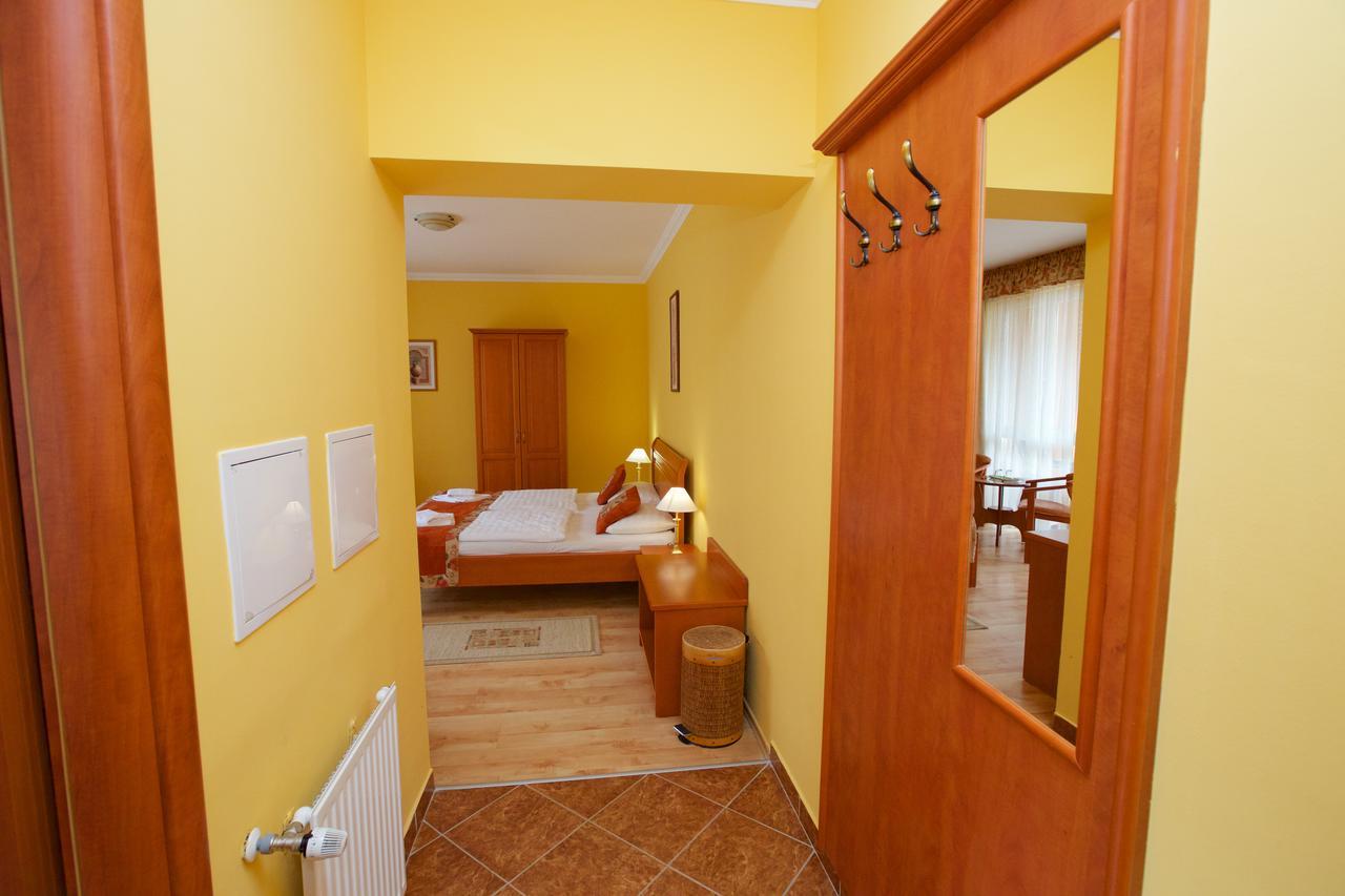Hotel Jarja Hajdúszoboszló Buitenkant foto