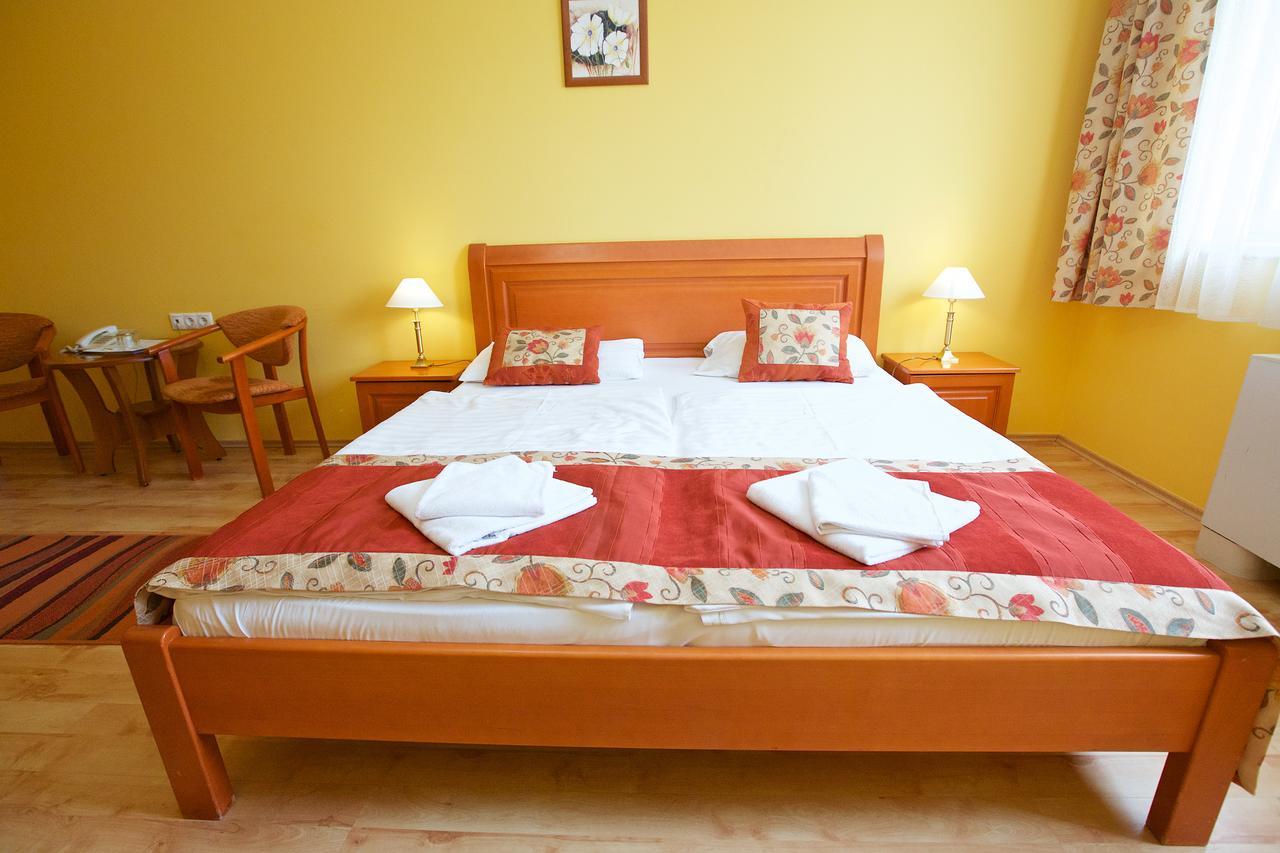 Hotel Jarja Hajdúszoboszló Buitenkant foto