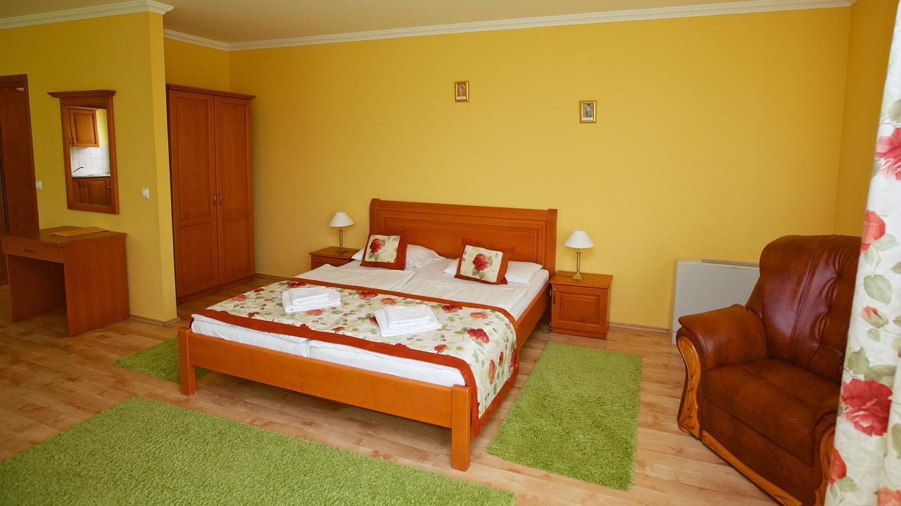 Hotel Jarja Hajdúszoboszló Buitenkant foto