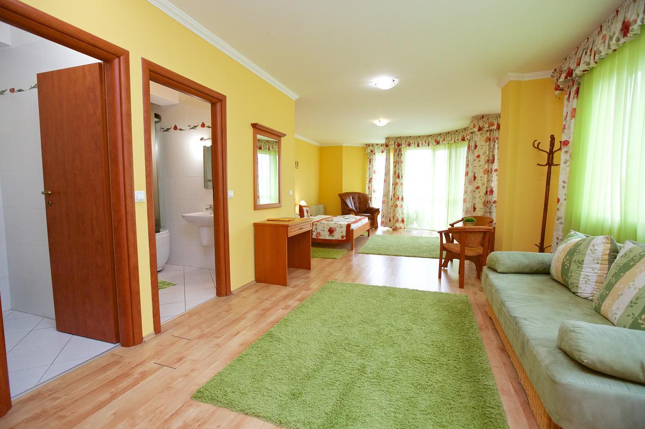 Hotel Jarja Hajdúszoboszló Buitenkant foto