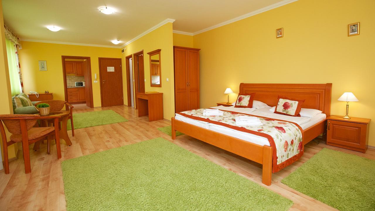Hotel Jarja Hajdúszoboszló Buitenkant foto
