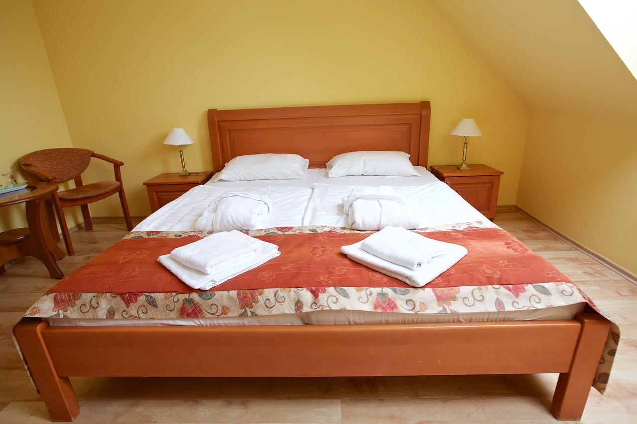 Hotel Jarja Hajdúszoboszló Buitenkant foto