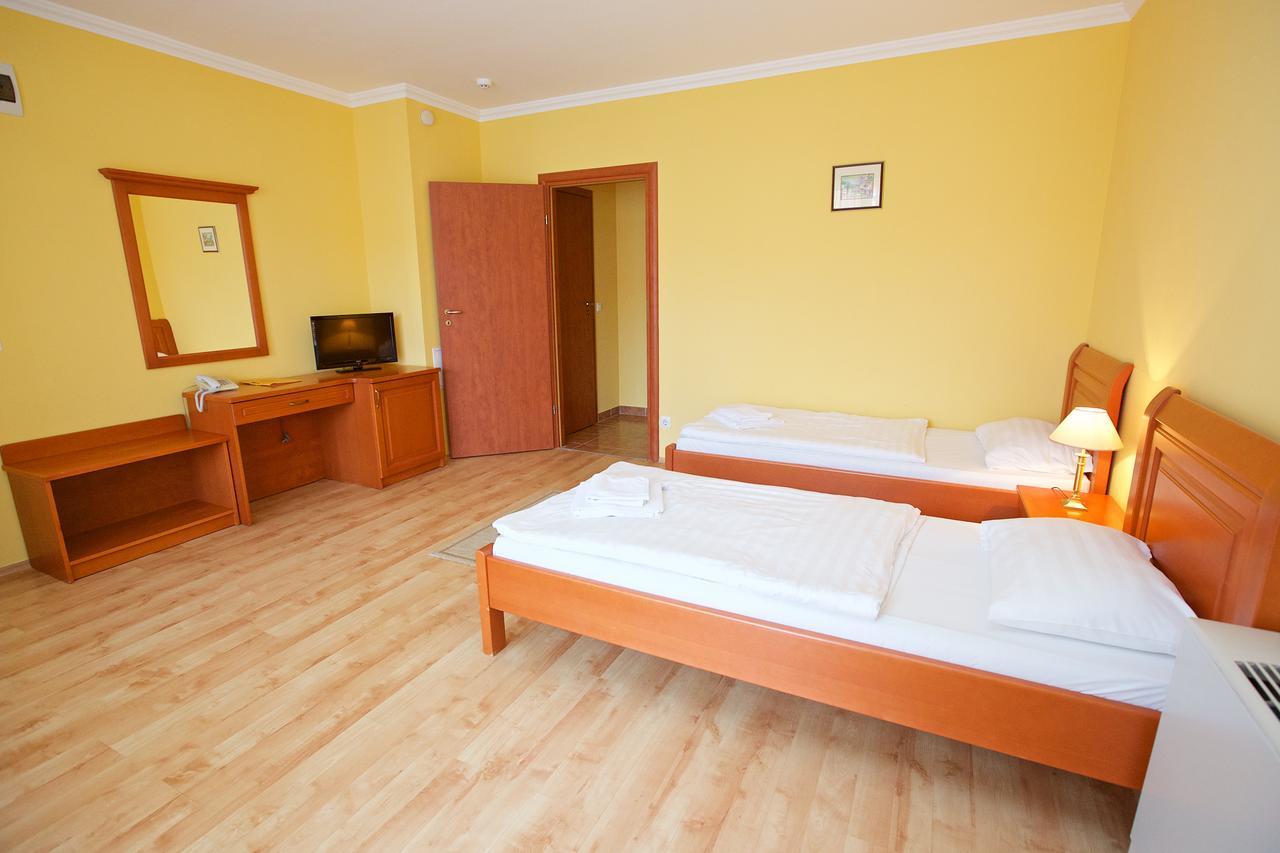 Hotel Jarja Hajdúszoboszló Buitenkant foto