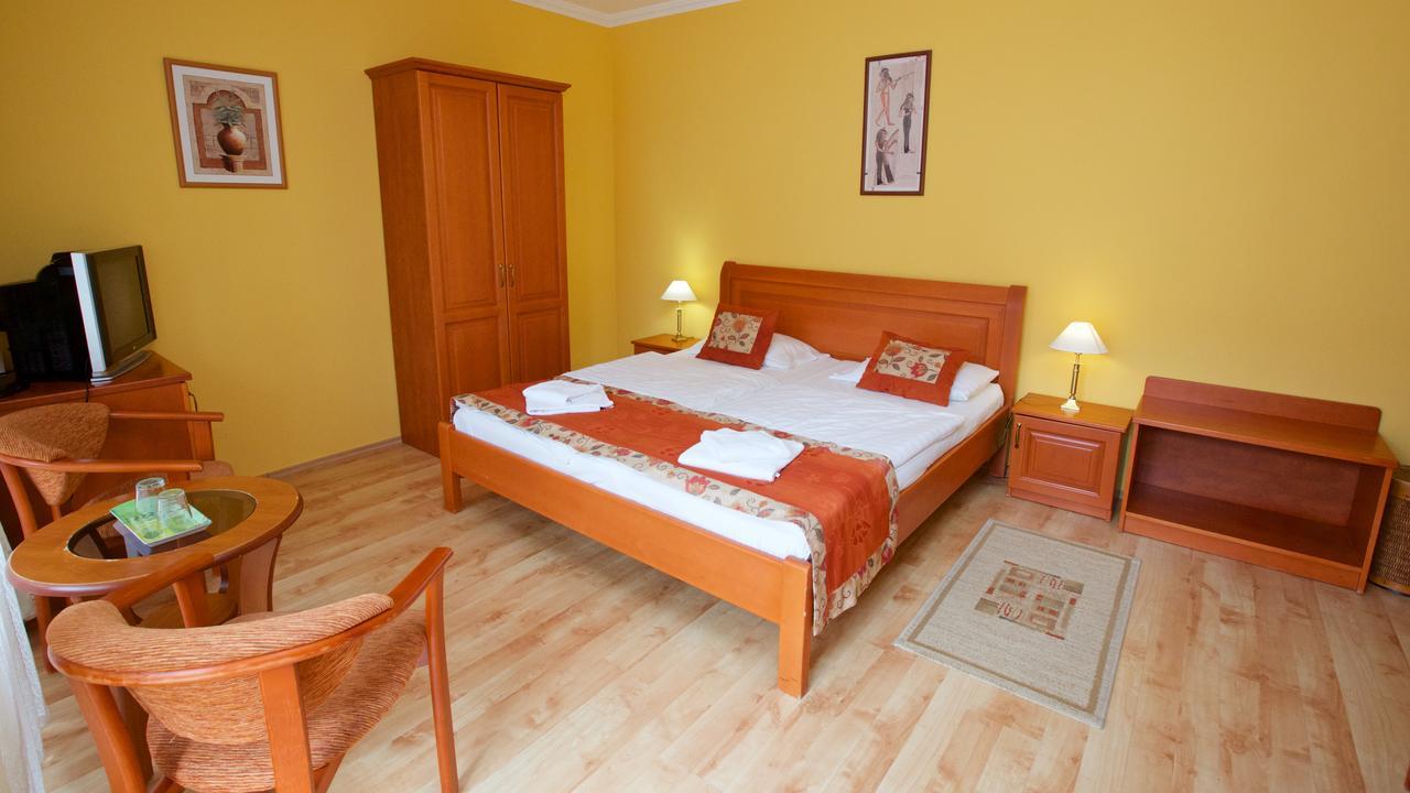 Hotel Jarja Hajdúszoboszló Buitenkant foto