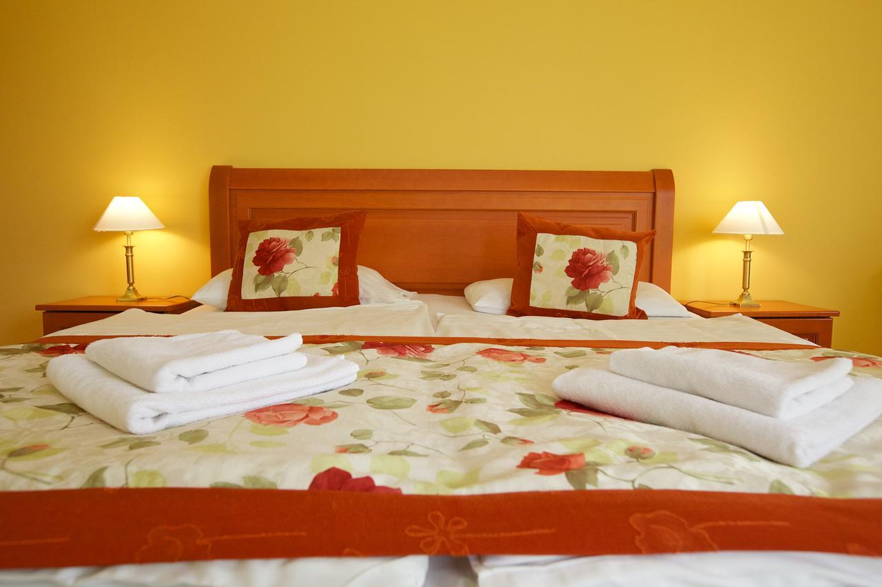 Hotel Jarja Hajdúszoboszló Buitenkant foto