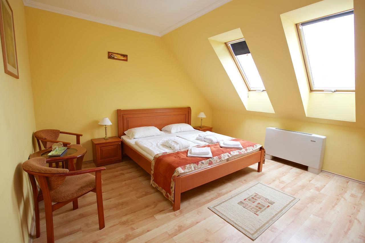 Hotel Jarja Hajdúszoboszló Buitenkant foto
